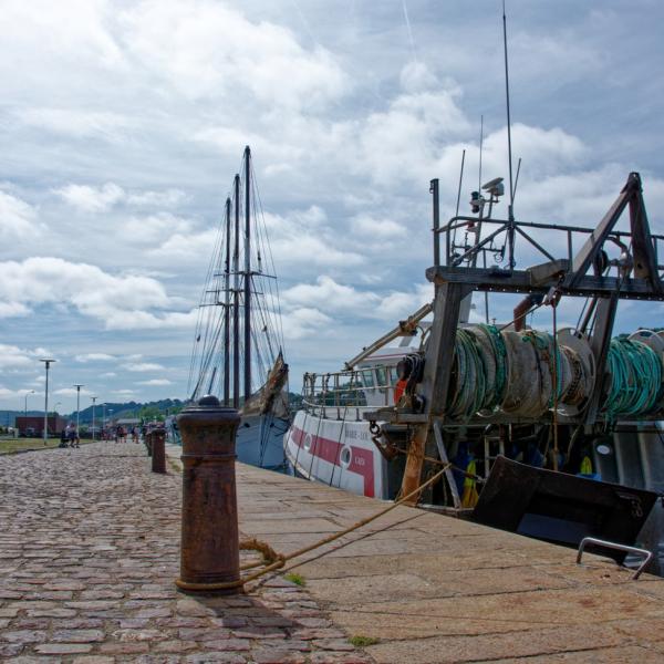 Chalutier au port d'Honfleur